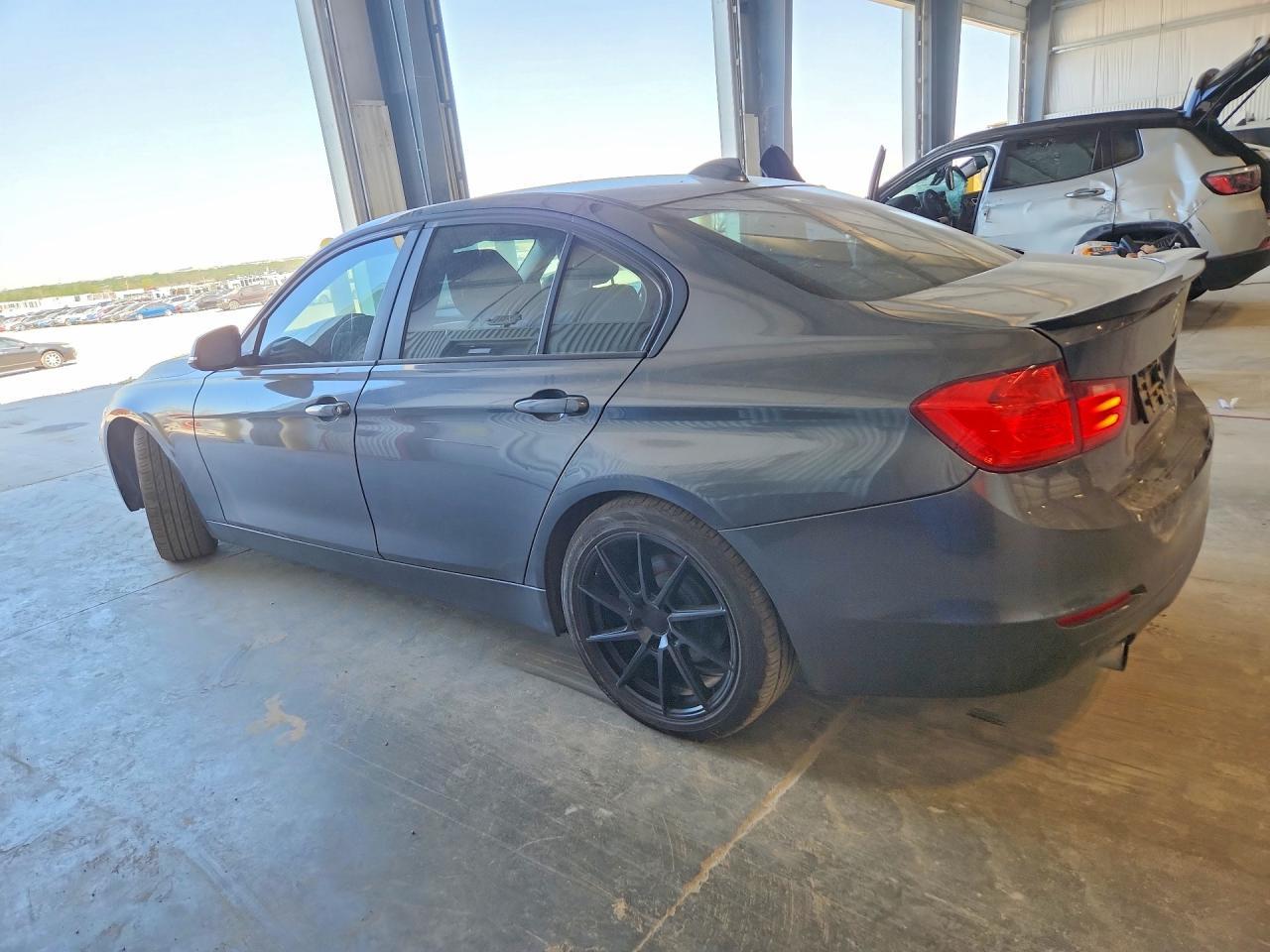 2014 BMW 320 I xDrive - Фото 2
