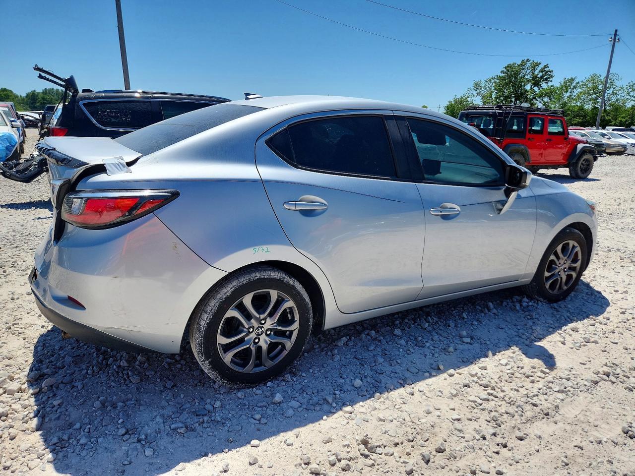2019 Toyota Yaris Xle - Image 3
