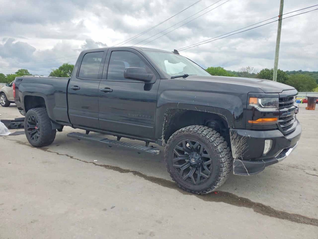 2017 Chevrolet Silverado K1500 Lt - Image 4