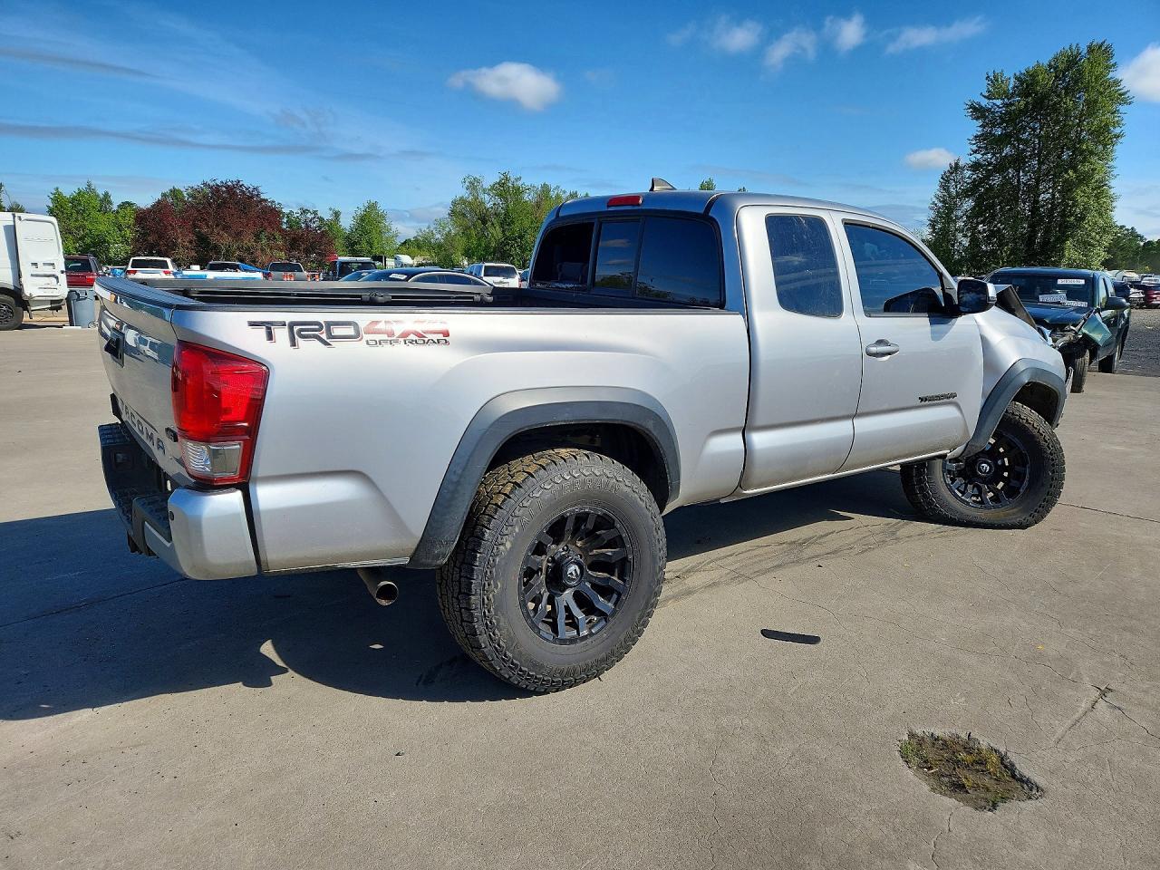 2016 Toyota Tacoma Trd Off-Road - Image 3