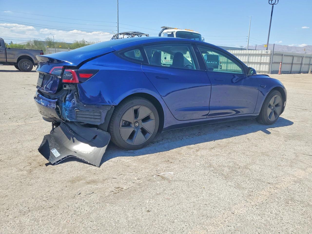 2023 Tesla Model 3 - Фото 3