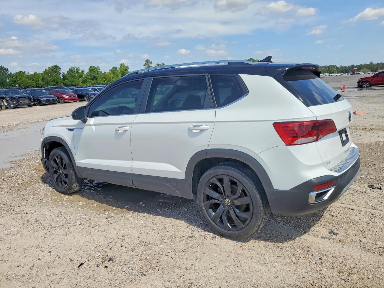2024 Volkswagen Taos Se - Фото 2