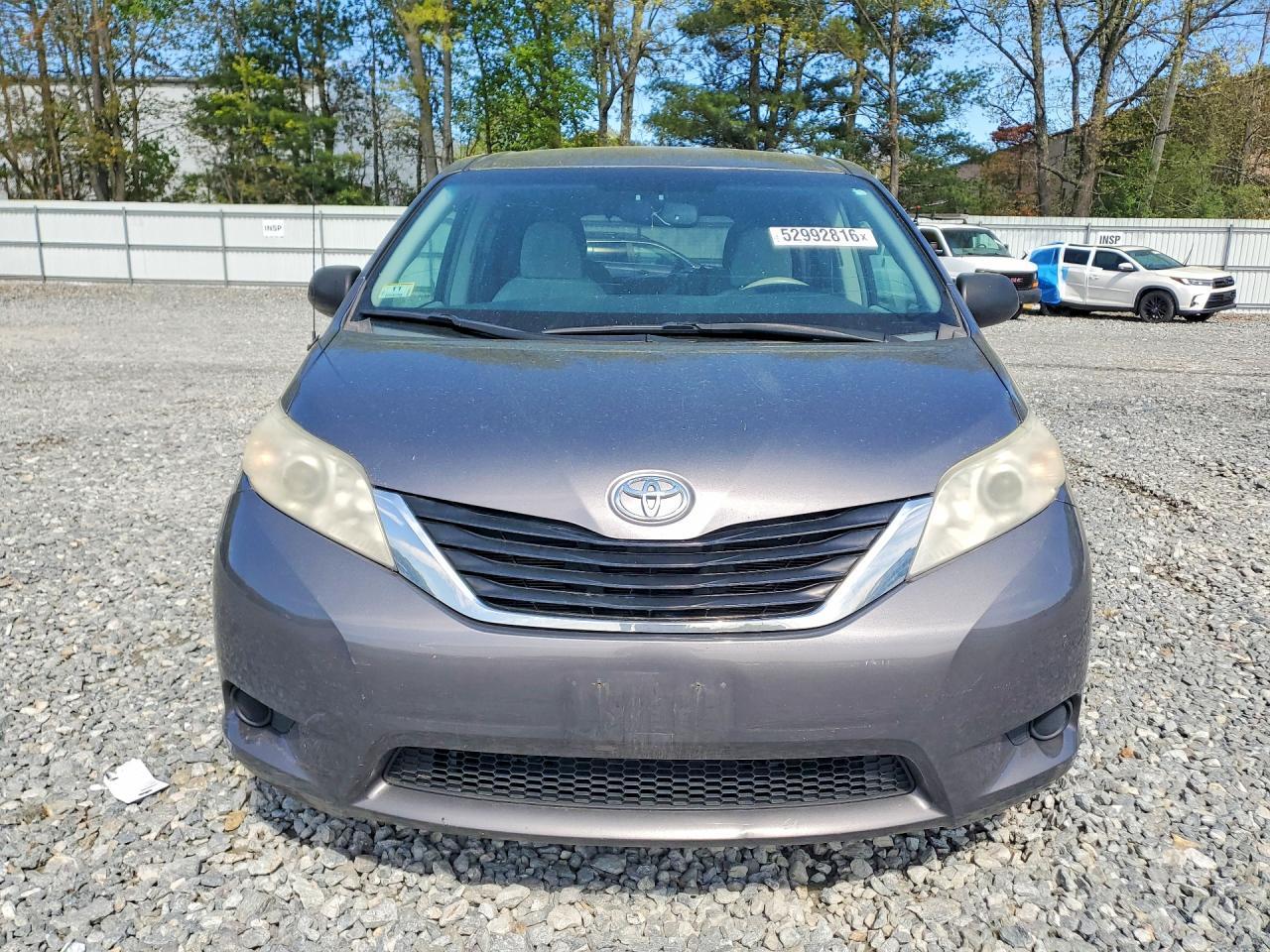 2011 Toyota Sienna Le - Image 5
