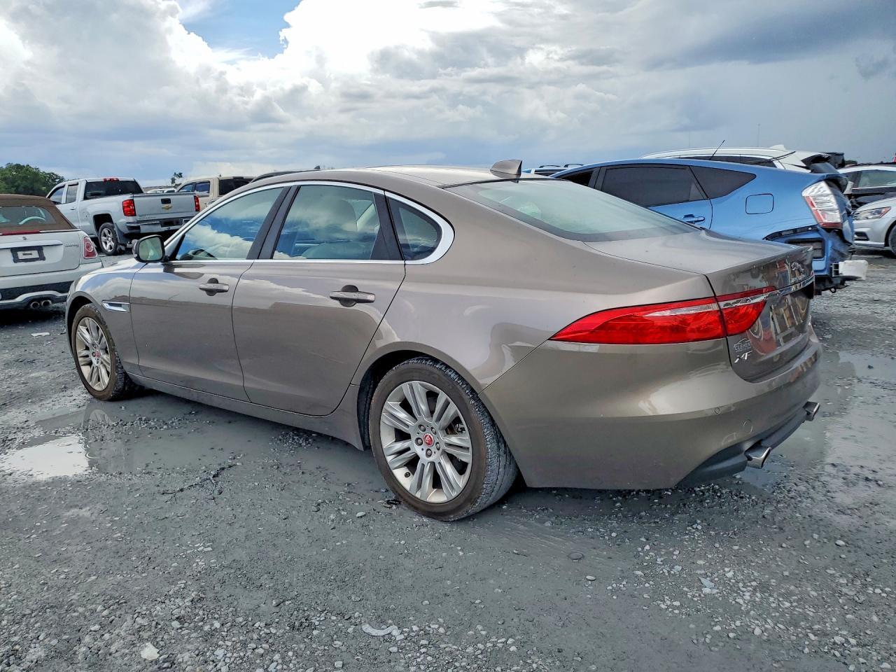 2017 Jaguar Xf Prestige - Фото 2