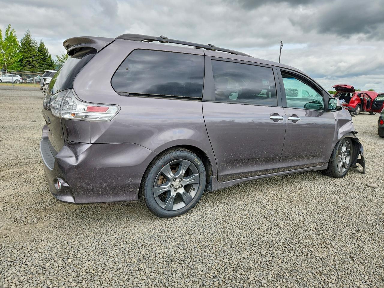 2015 Toyota Sienna Sport - Фото 3