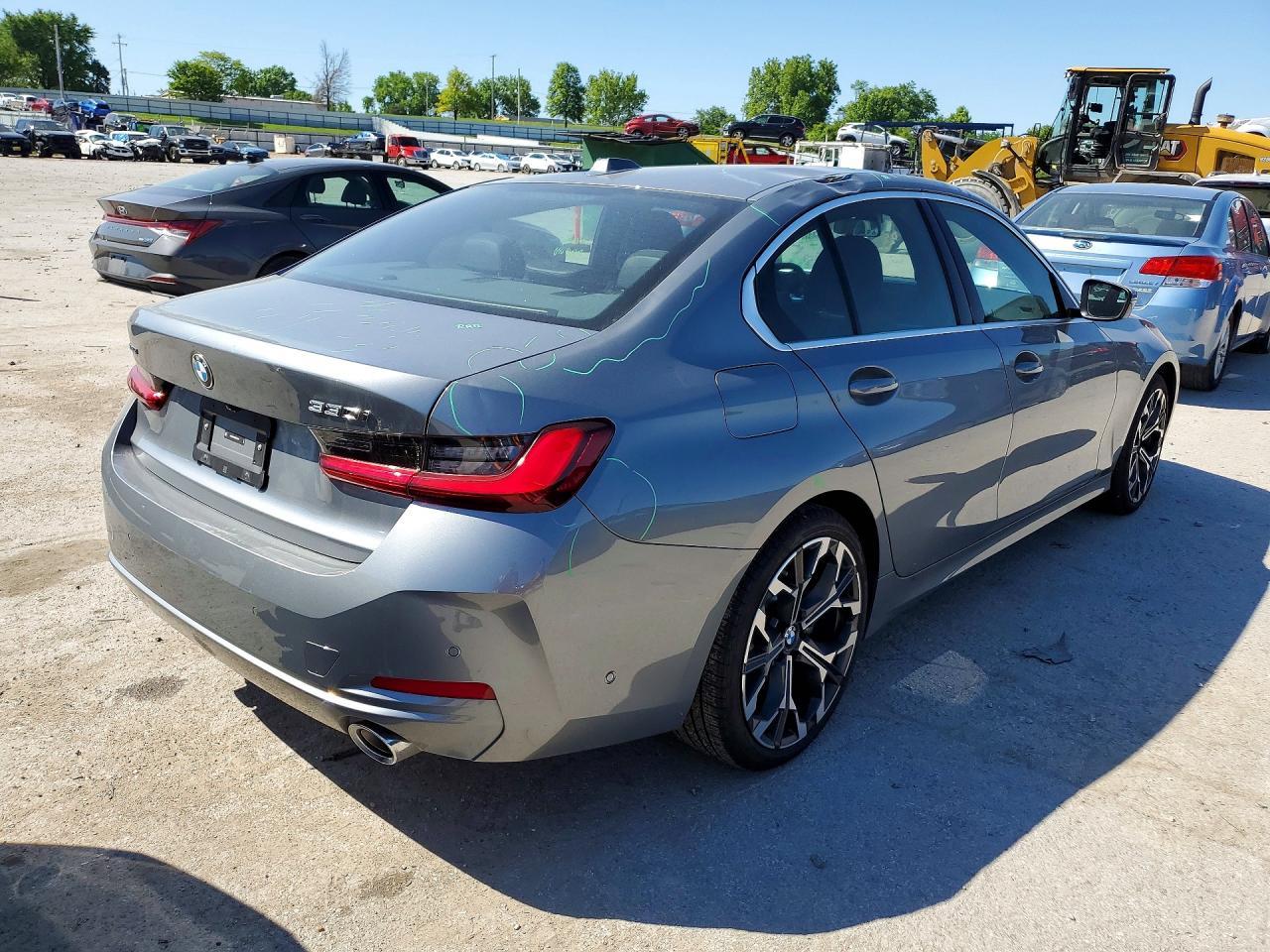 2025 BMW 330Xi - Фото 3