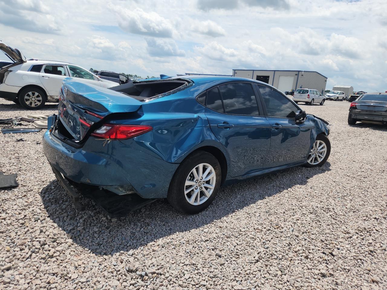 2025 Toyota Camry Le - Фото 3