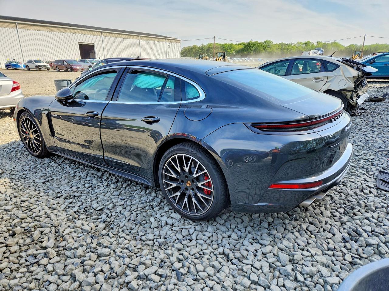 2025 Porsche Panamera 4S E-Hybrid - Фото 2