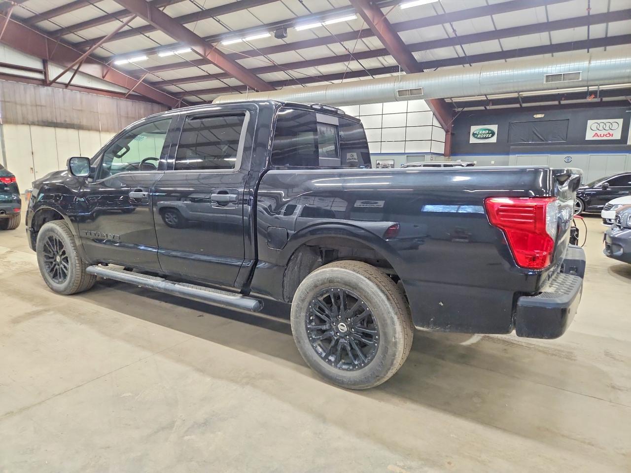 2019 Nissan Titan Sl - Image 2