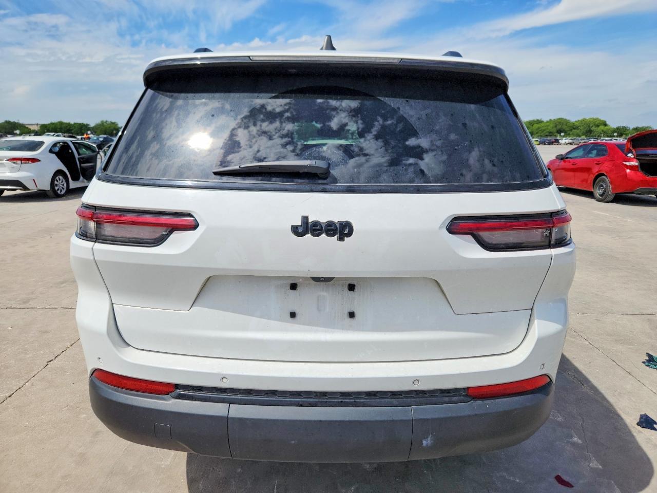 2024 Jeep Grand Cherokee L Laredo - Image 6