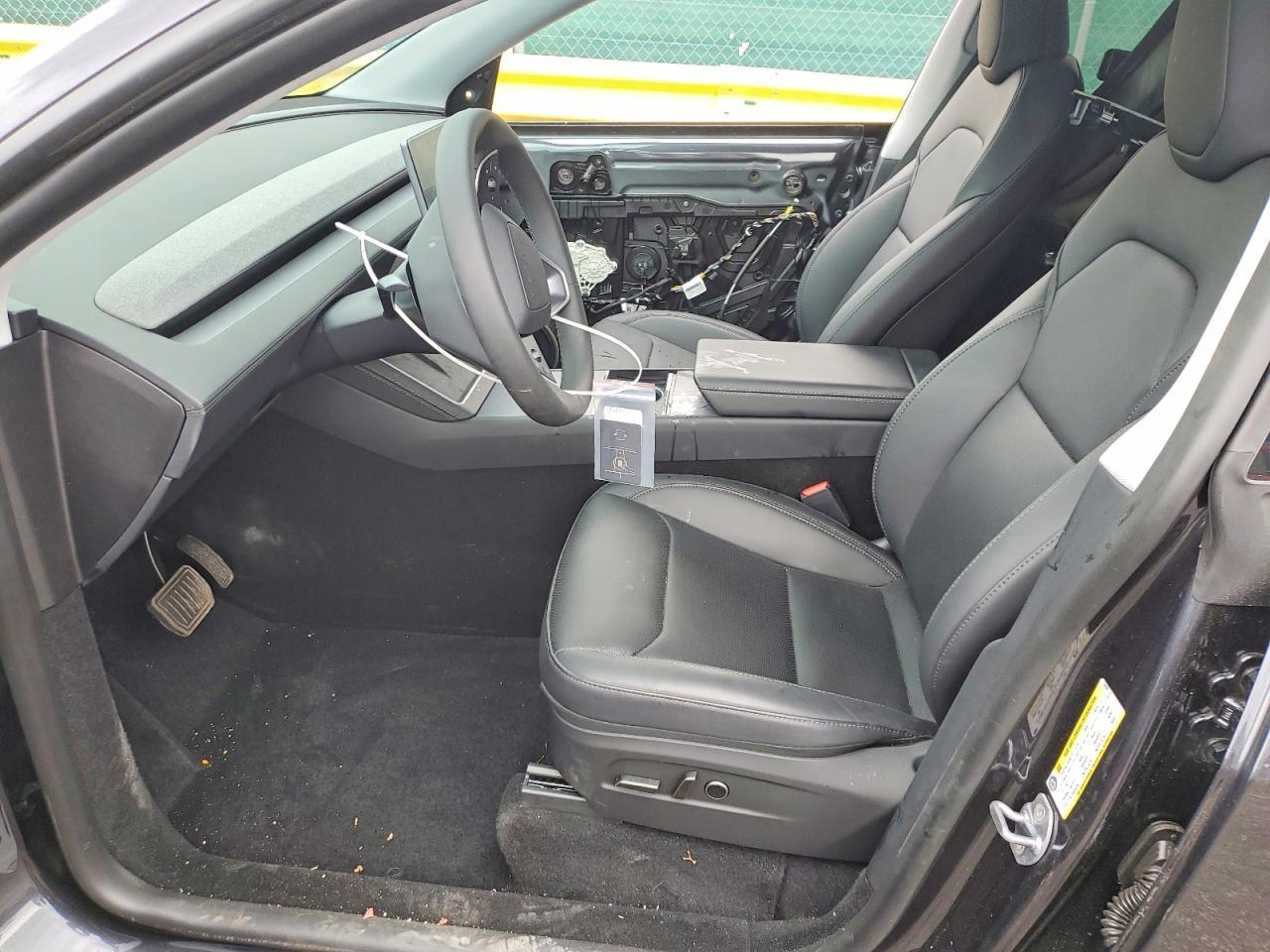 2026 Tesla Model Y - Image 7