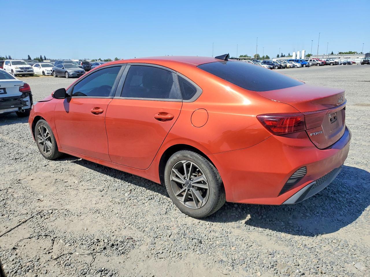 2022 Kia Forte Lxs - Image 2