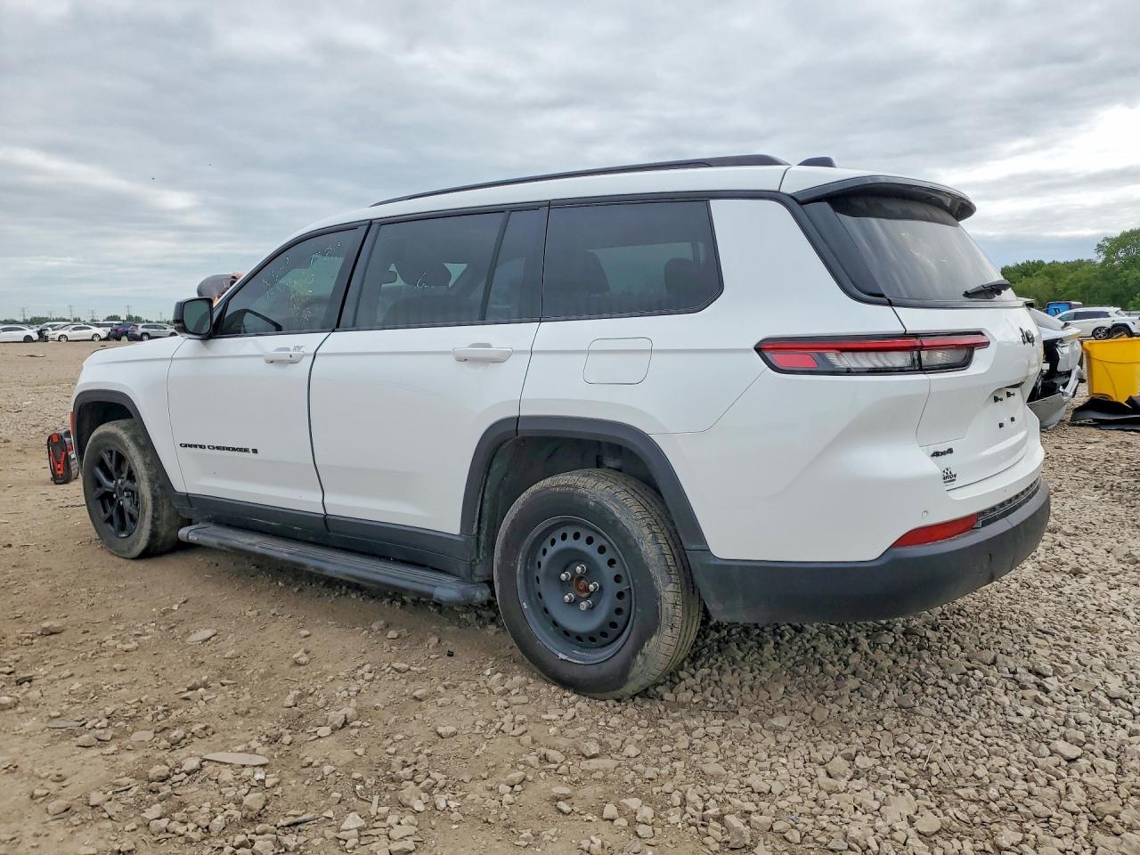 2024 Jeep Grand Cherokee L Laredo - Image 2