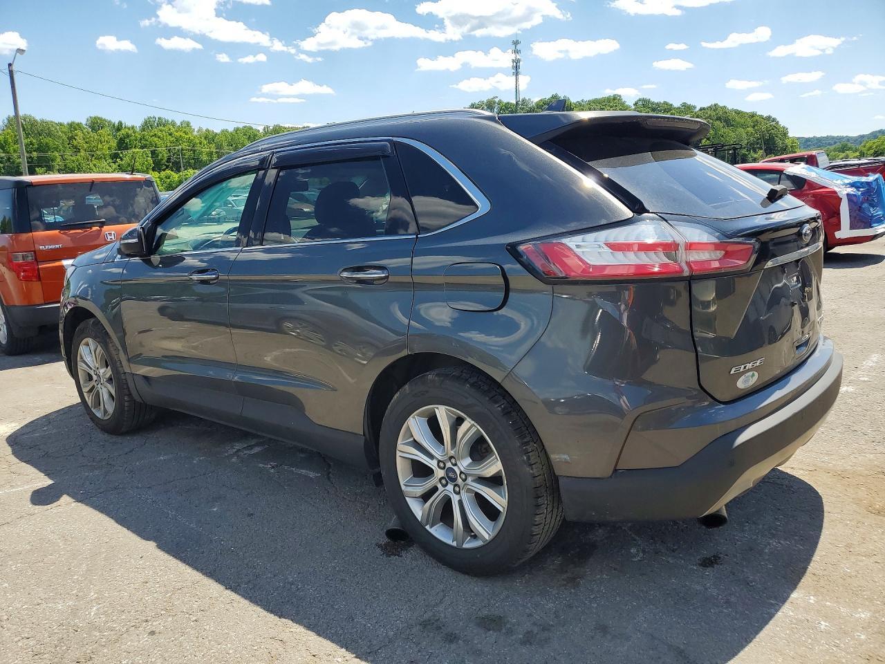 2019 Ford Edge Titanium - Image 2
