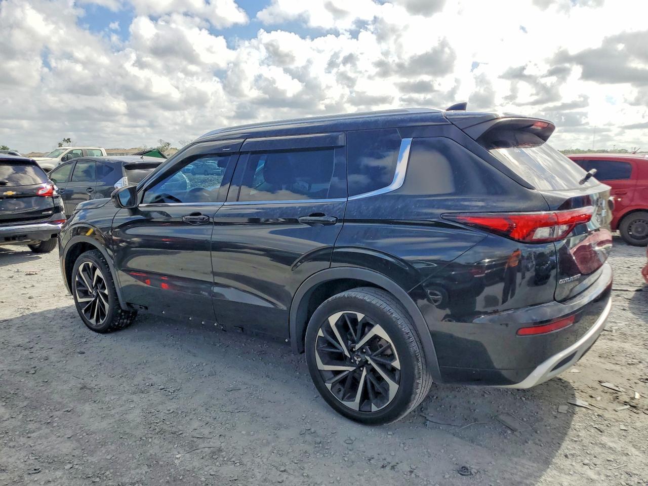 2022 Mitsubishi Outlander Sel - Фото 2