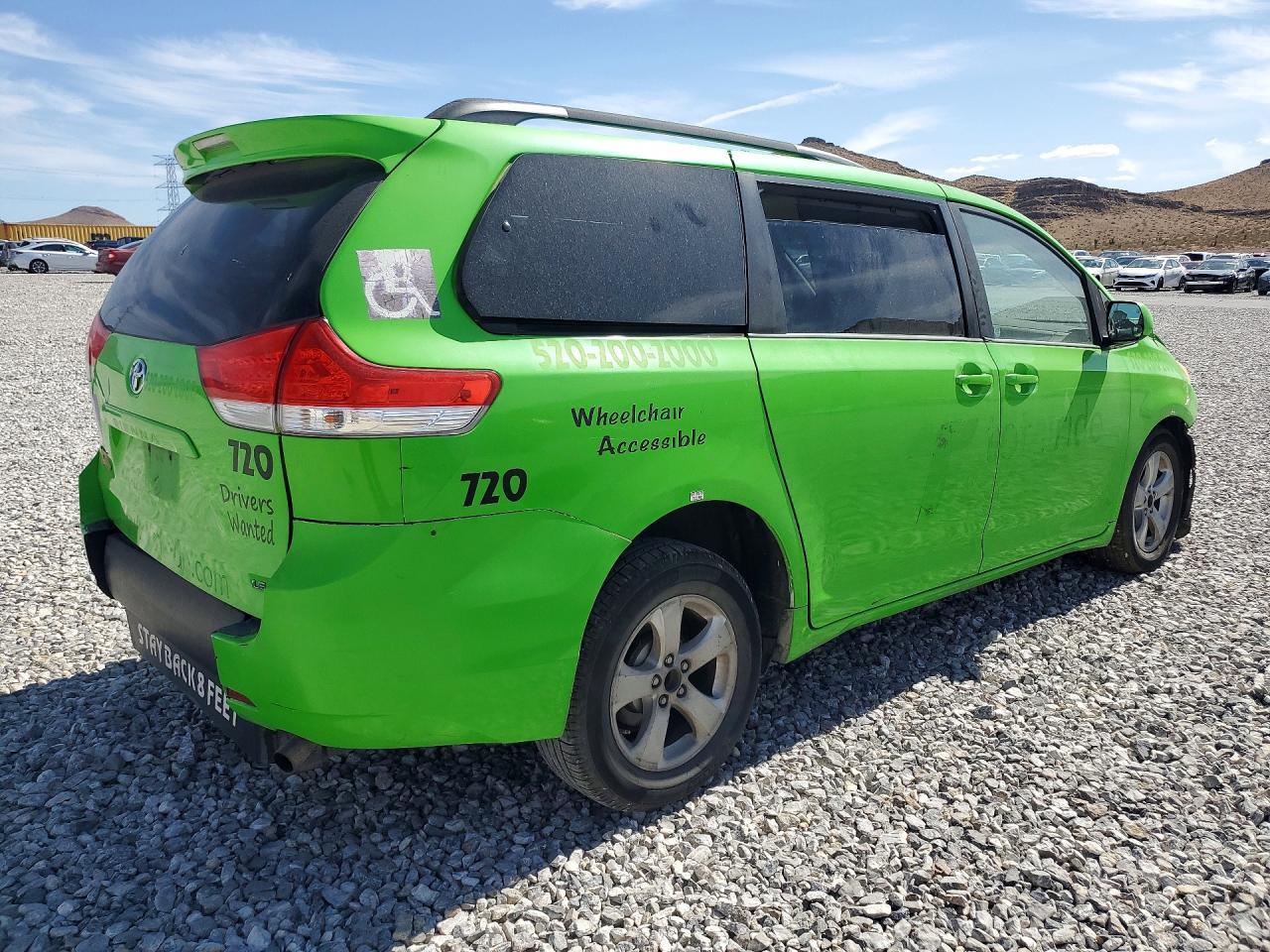 2014 Toyota Sienna Le - Фото 3