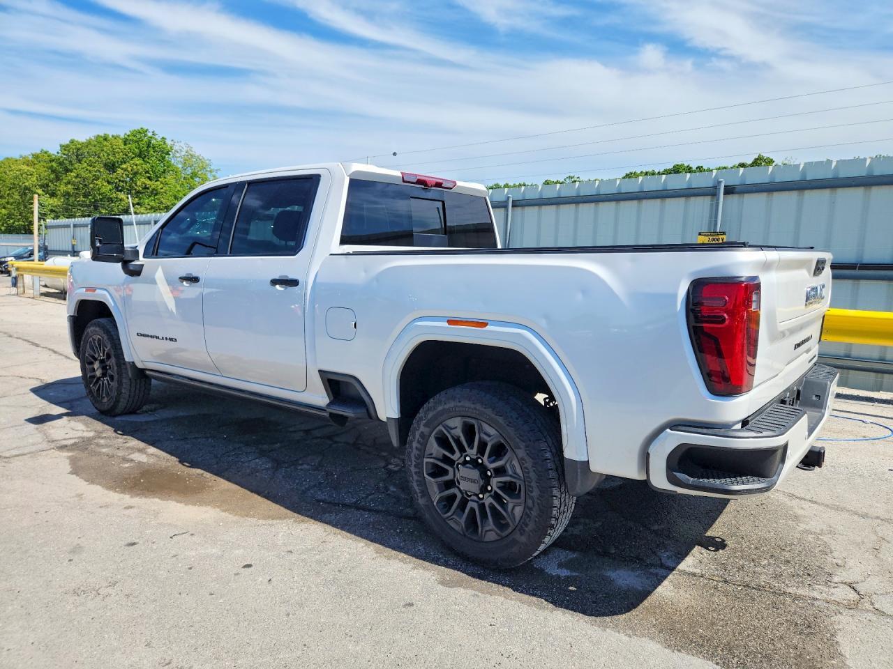 2024 GMC Sierra K2500 Denali Ultimate - Image 2