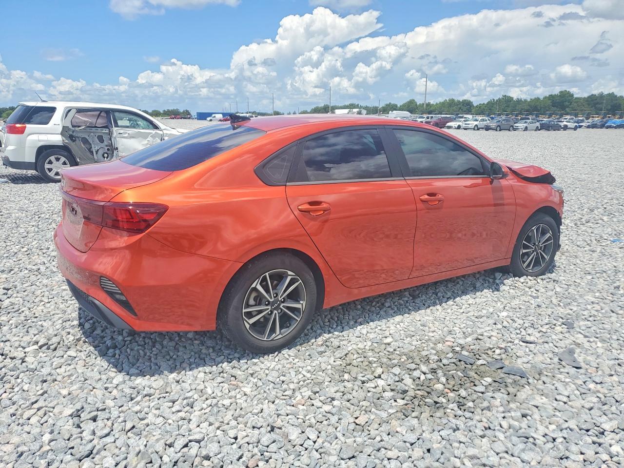 2022 Kia Forte Lxs - Фото 3