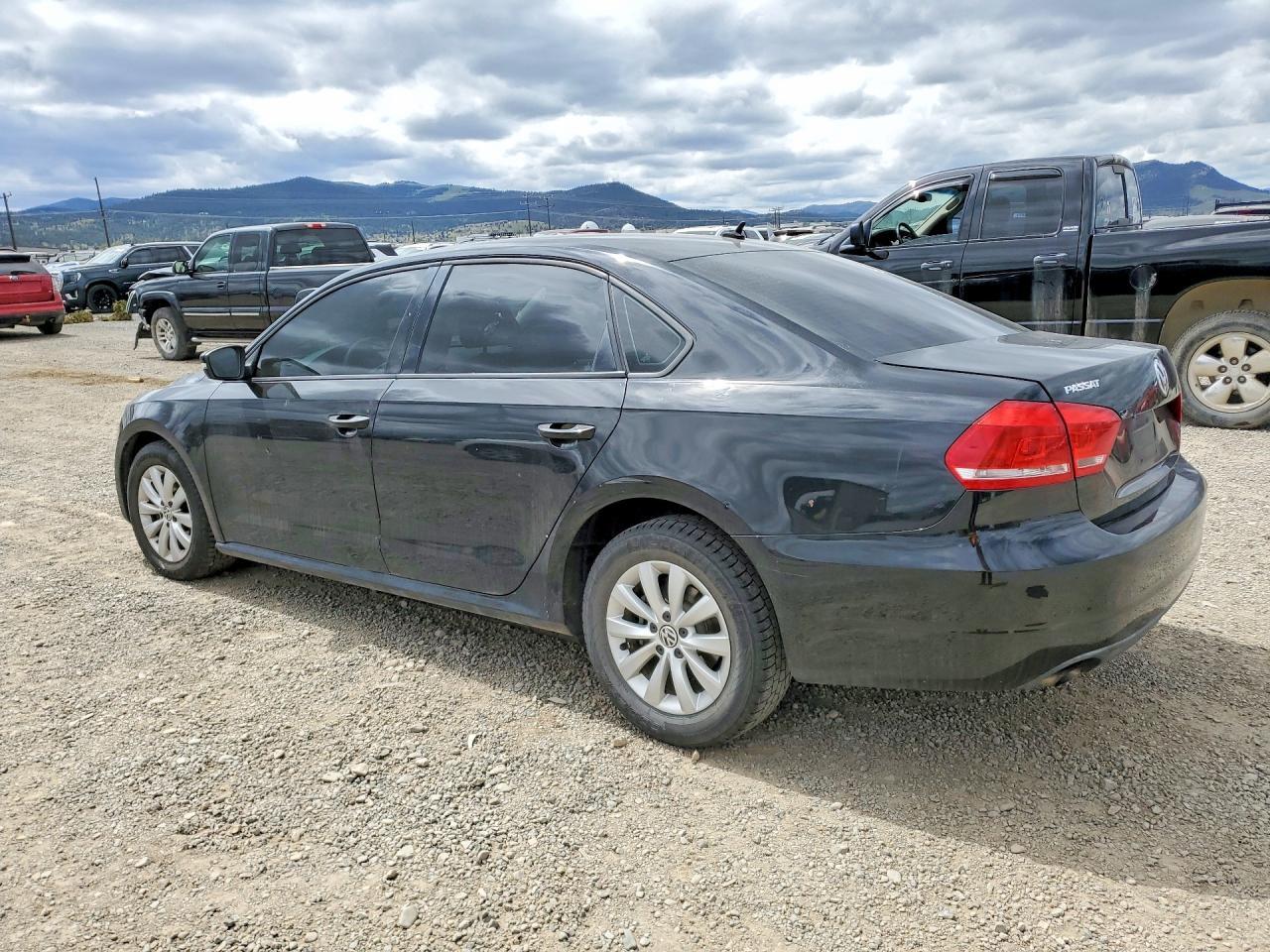 2013 Volkswagen Passat S - Image 2