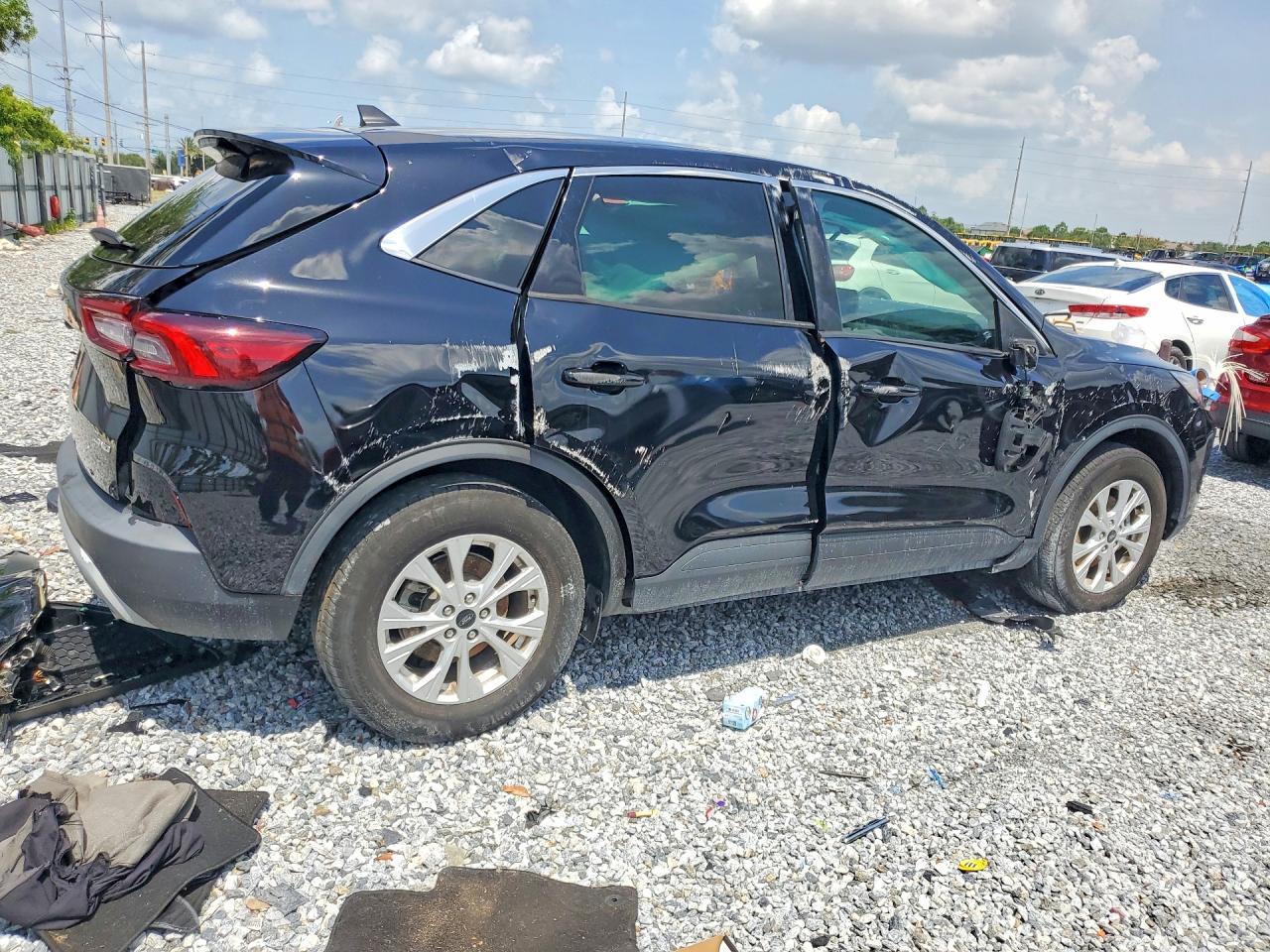 2024 Ford Escape Active - Image 3