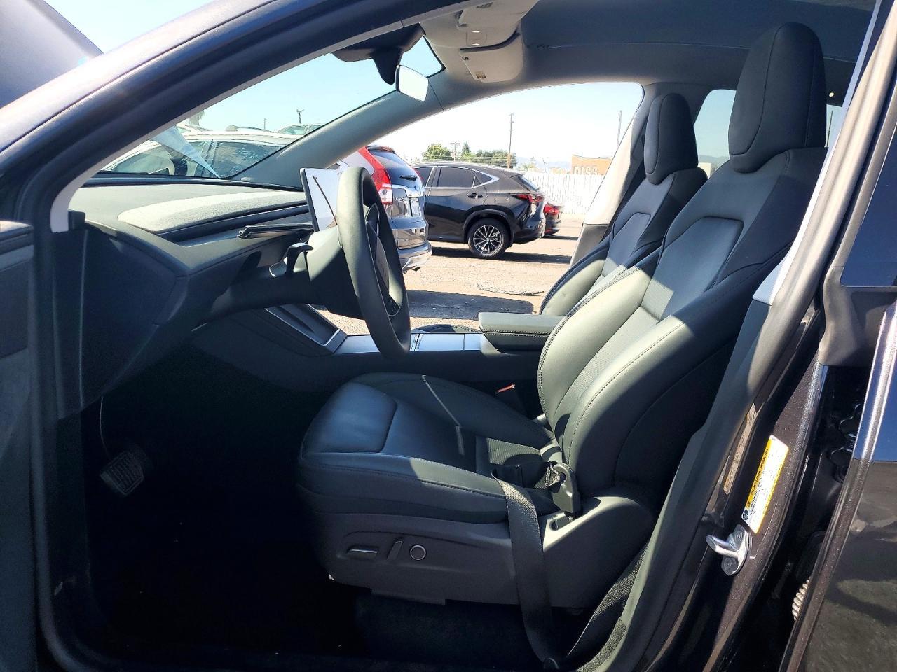 2026 Tesla Model Y - Фото 7