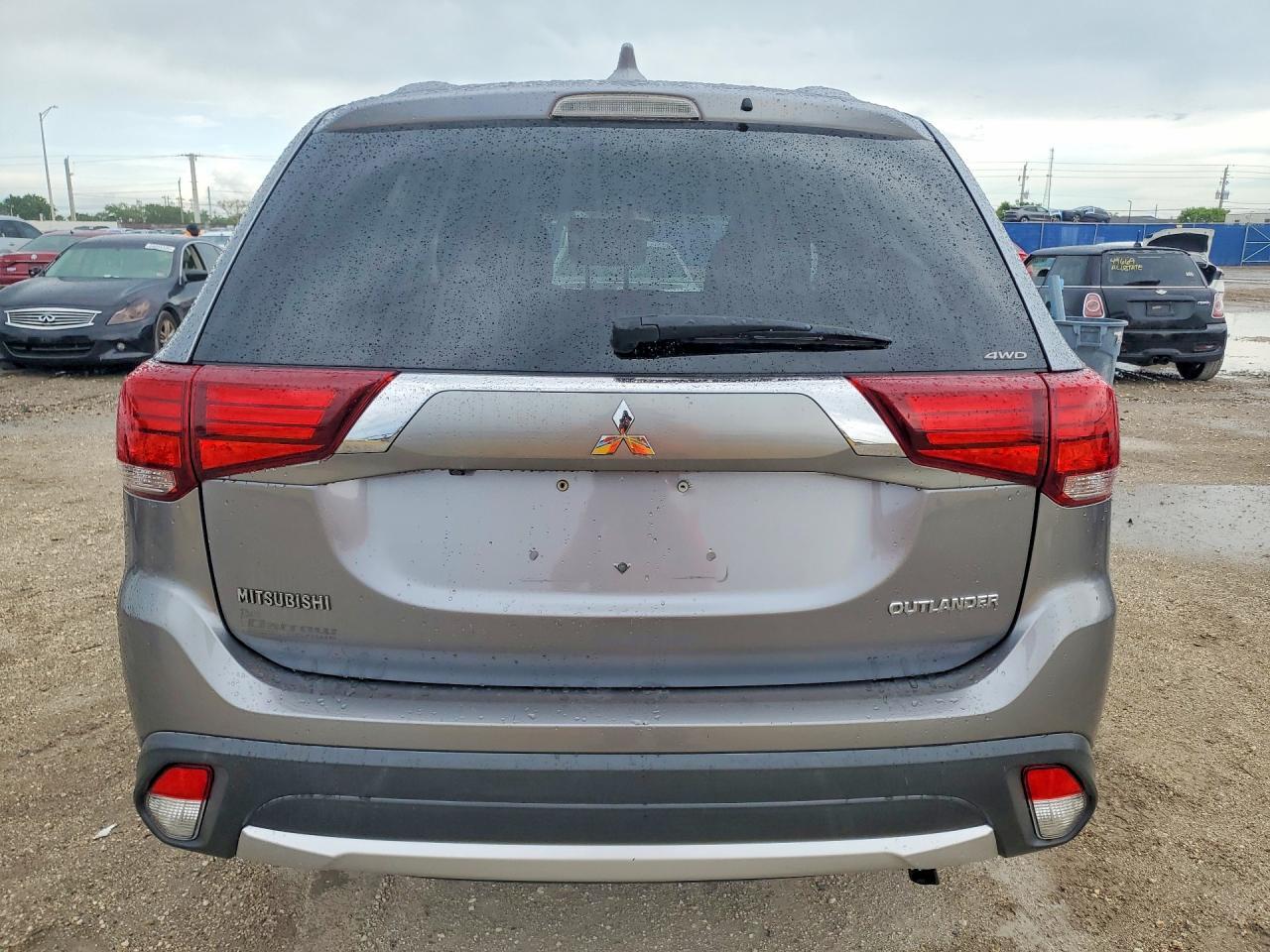 2017 Mitsubishi Outlander Es - Image 6