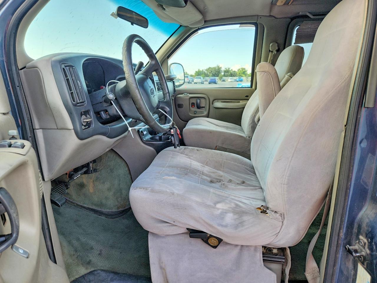 1999 Chevrolet Express G1500 - Image 7