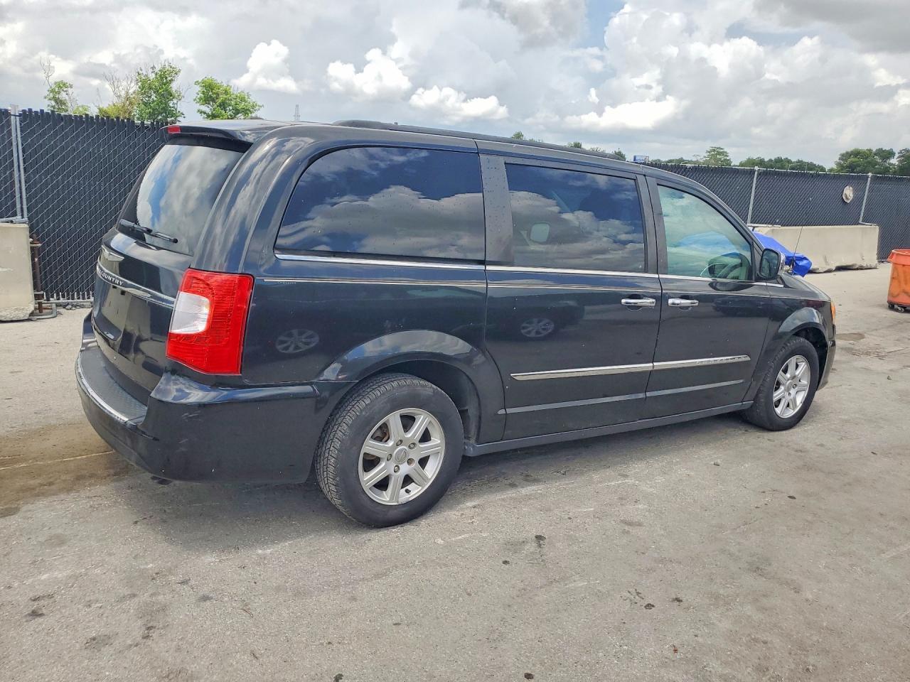 2012 Chrysler Town & Country Touring - Image 3