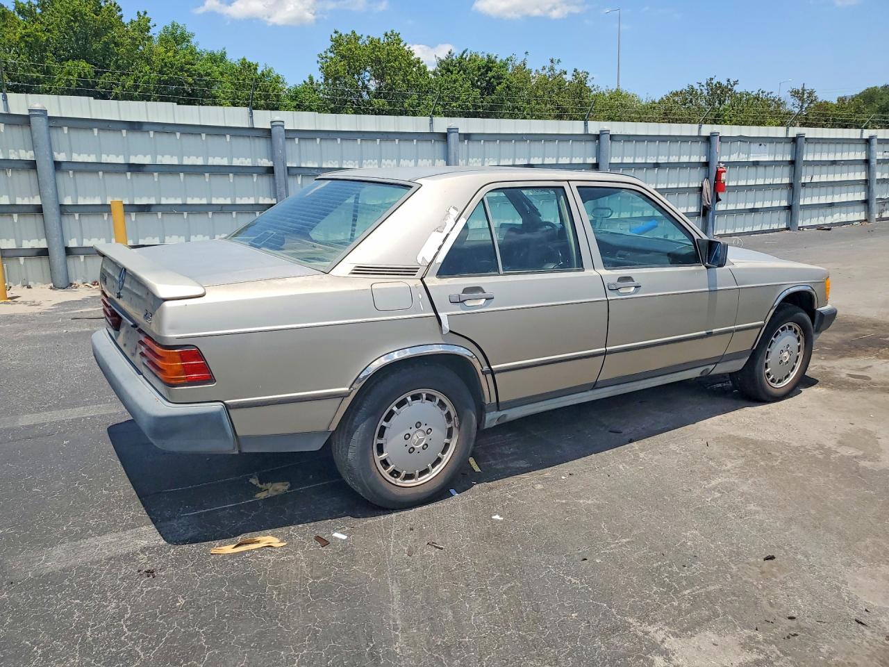1988 Mercedes Benz 190 E 2.3 - Фото 3