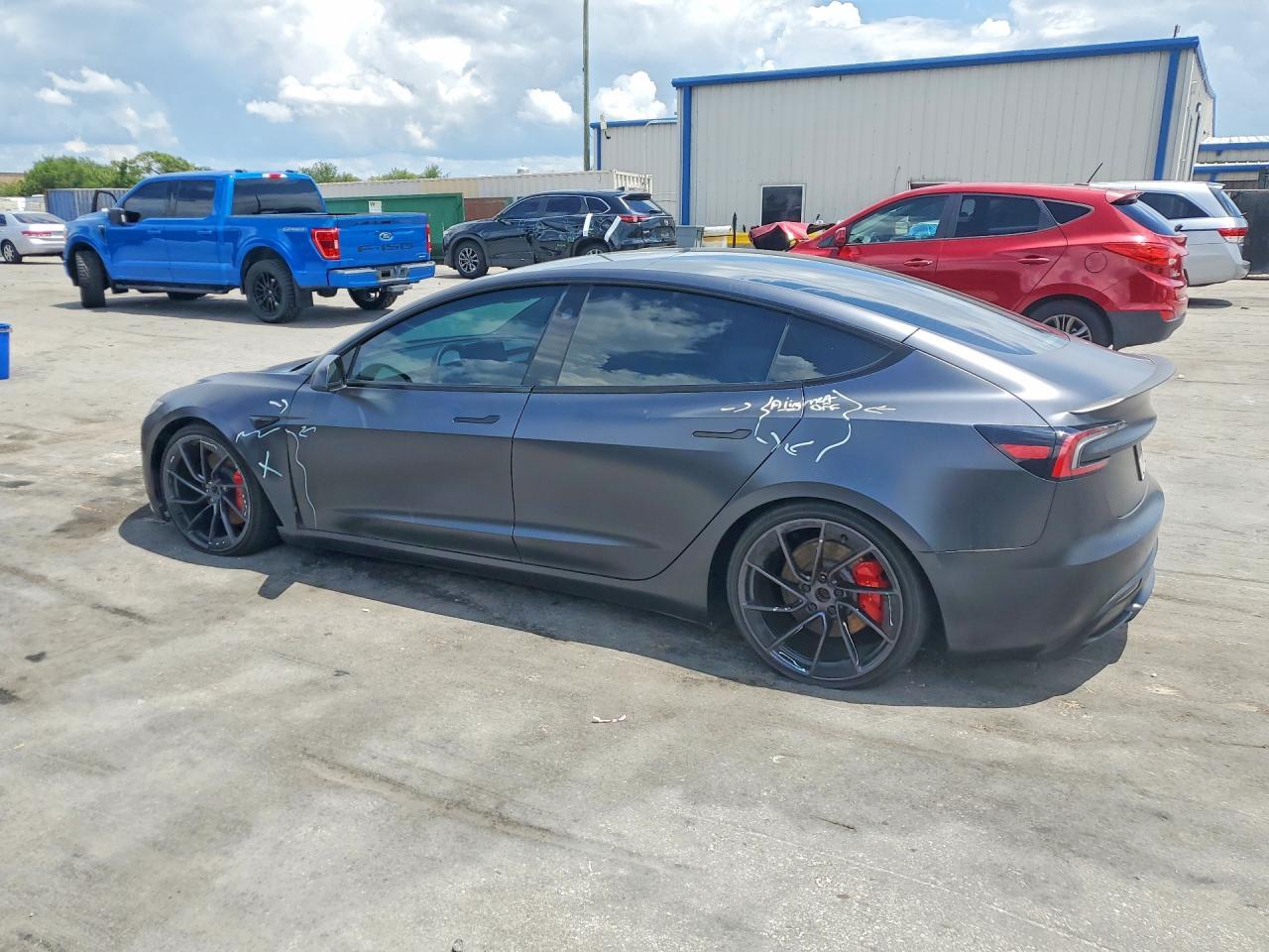 2024 Tesla Model 3 - Фото 2