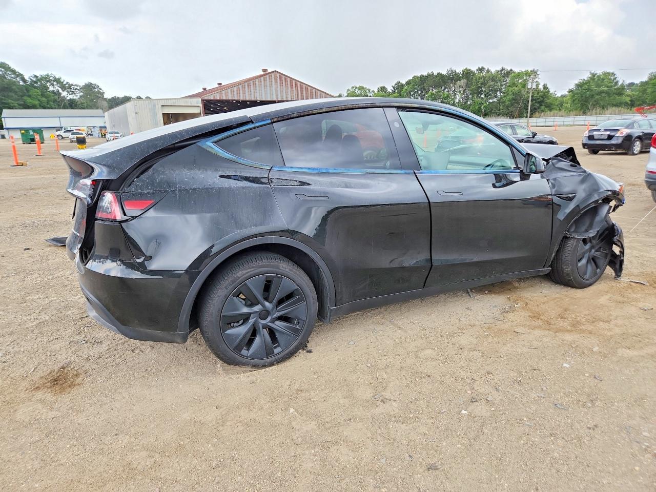 2025 Tesla Model Y - Фото 3