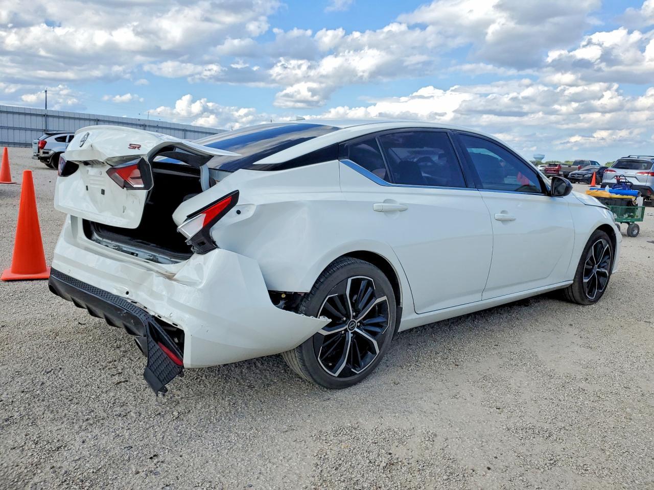 2024 Nissan Altima Sr - Image 3