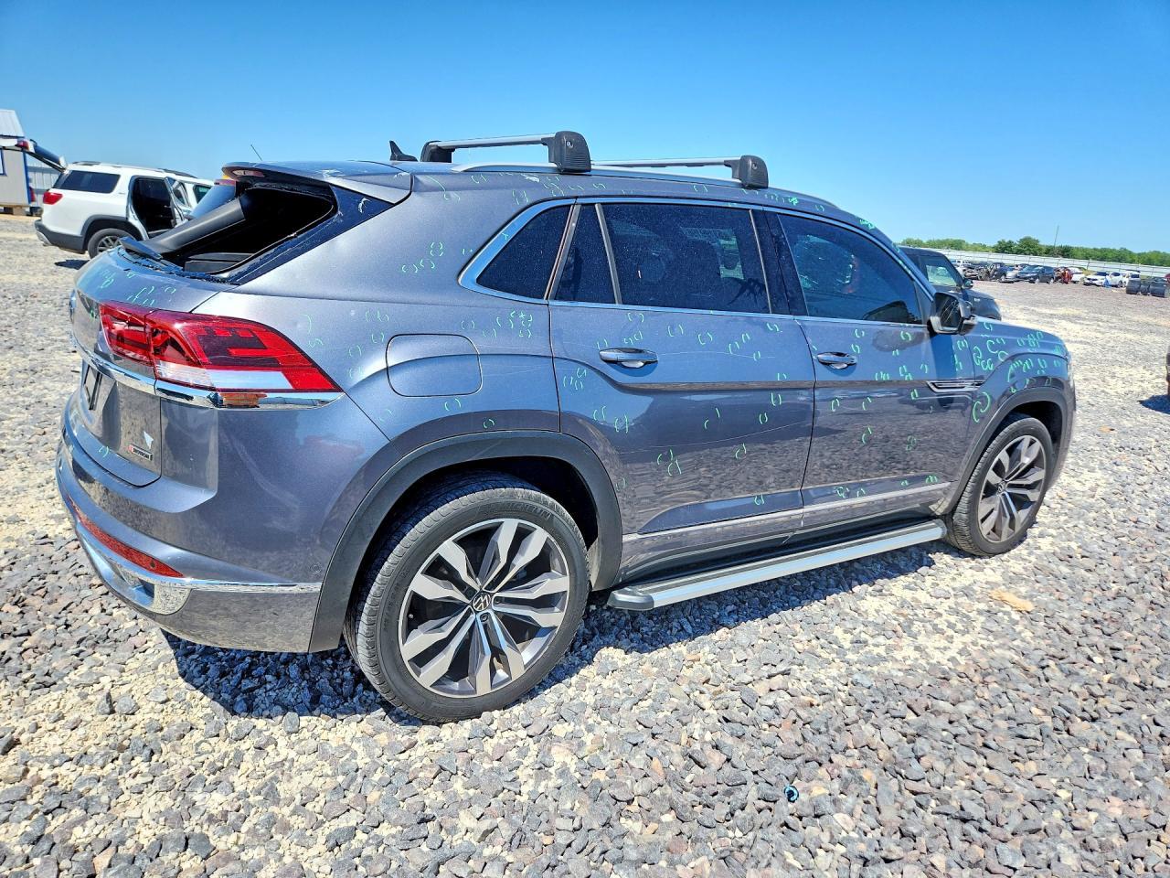 2020 Volkswagen Atlas Cross Sport Sel Premium R-Line - Image 3