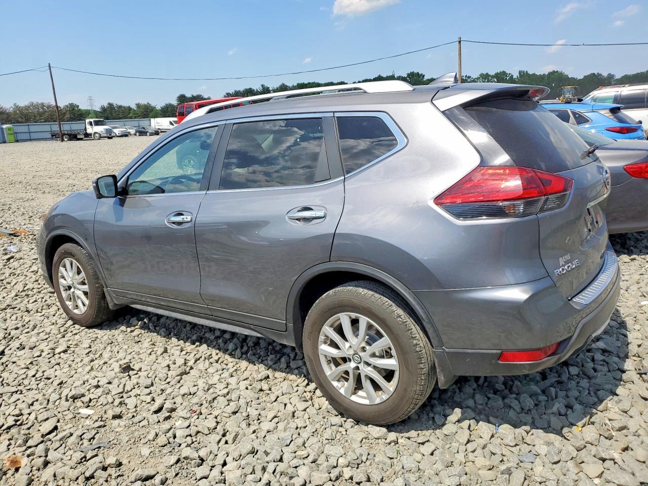 2017 Nissan Rogue Sv - Image 2