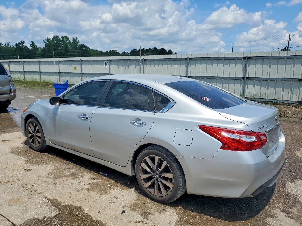 2017 Nissan Altima 2.5 Sv - Image 2