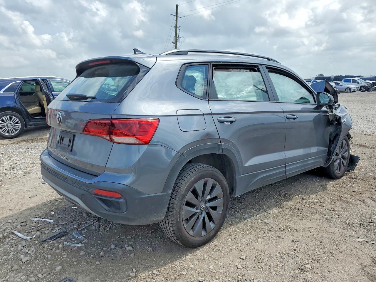 2022 Volkswagen Taos S - Фото 3