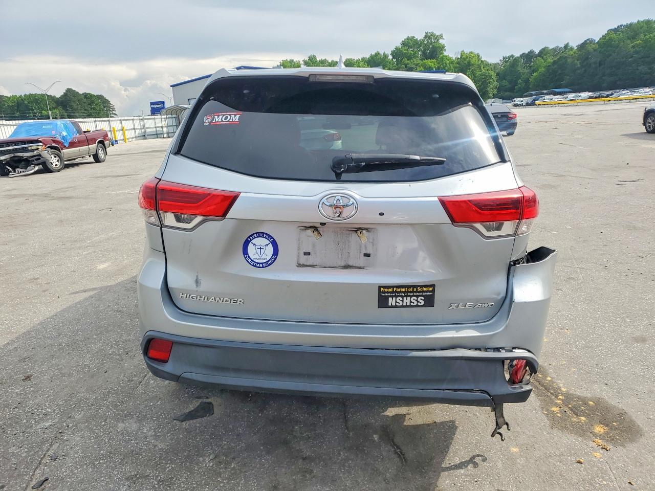 2019 Toyota Highlander Xle - Image 6