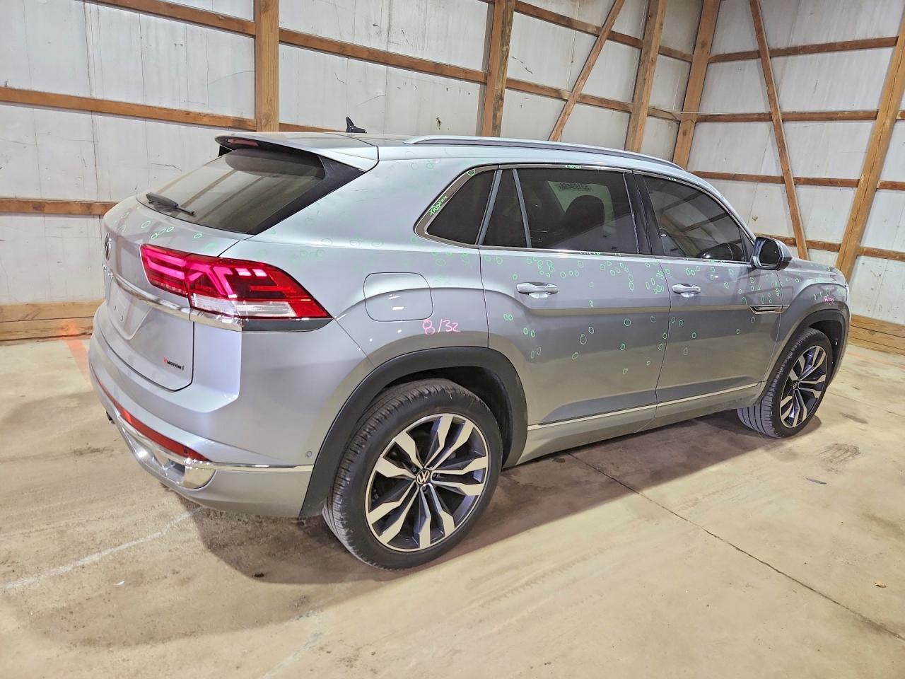 2022 Volkswagen Atlas Cross Sport Sel Premium R-Line - Image 3