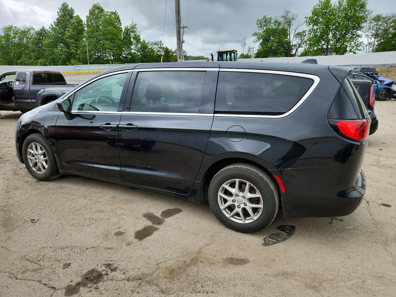 2017 Chrysler Pacifica Touring - Фото 2