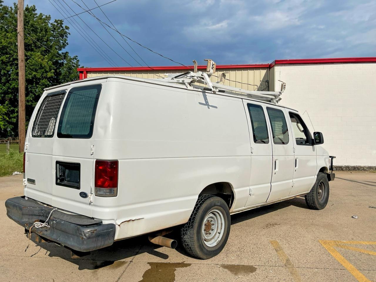 2007 Ford Econoline E350 Super Duty Van - Image 4