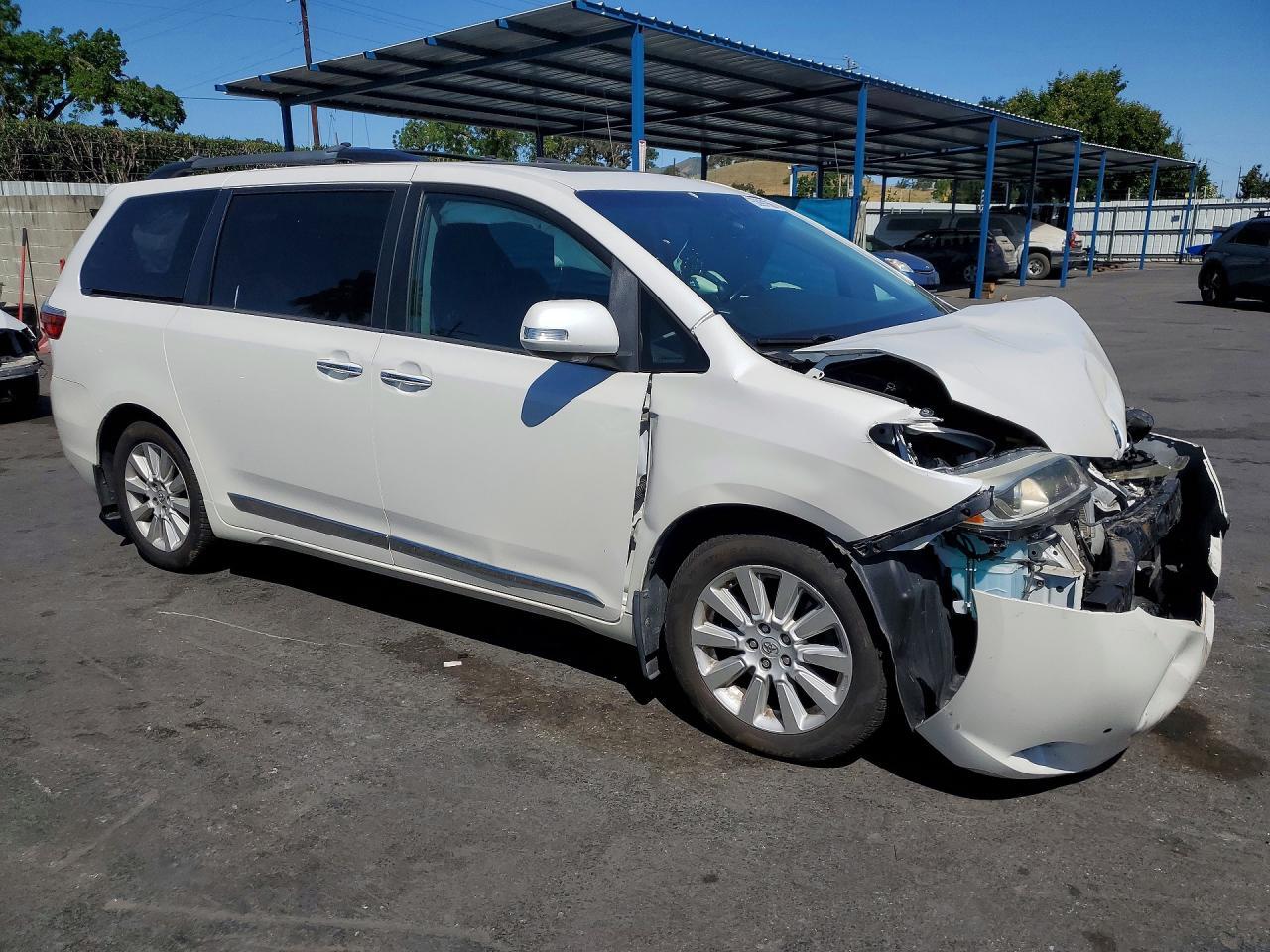 2015 Toyota Sienna Limited Premium 7-Passenger - Image 4