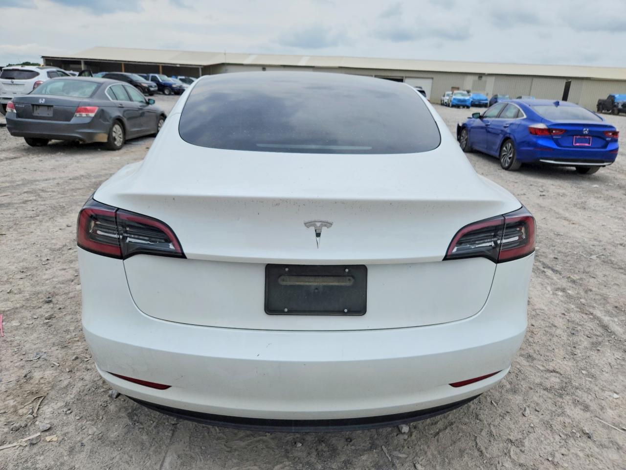 2023 Tesla Model 3 - Фото 6