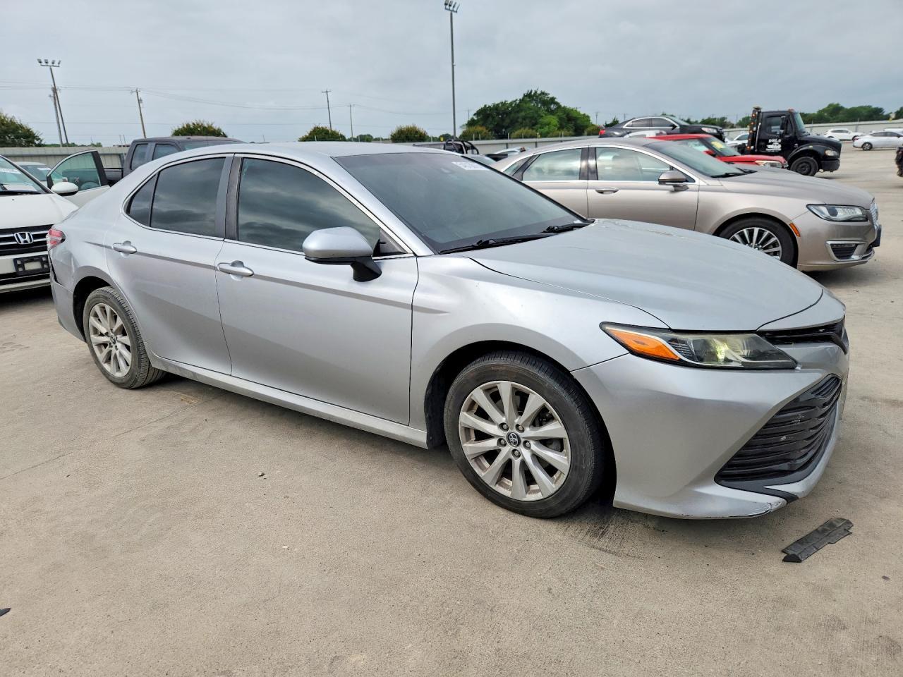 2018 Toyota Camry Le - Фото 4