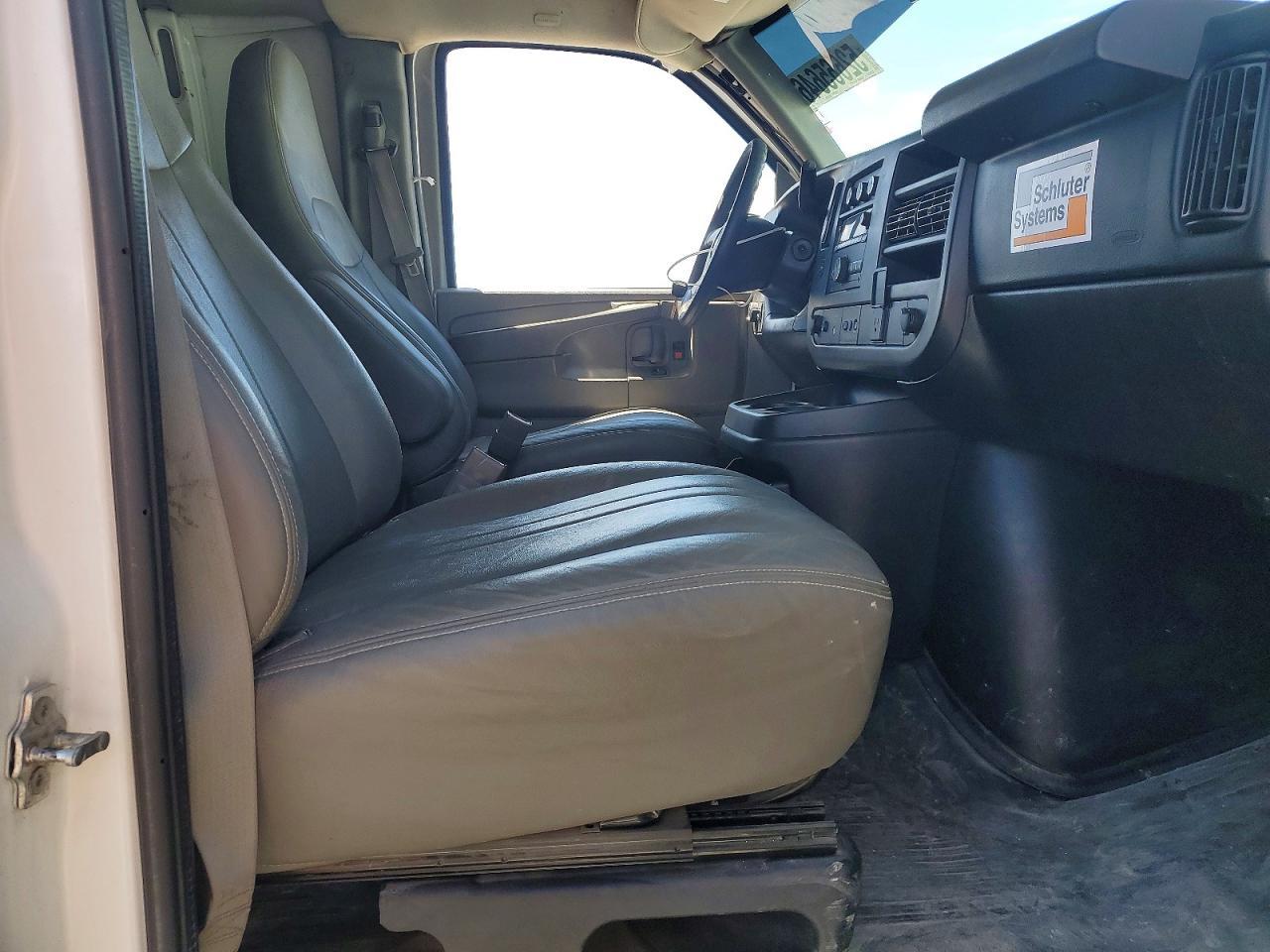 2015 Chevrolet Express 2500 Cargo Delivery Van - Image 7