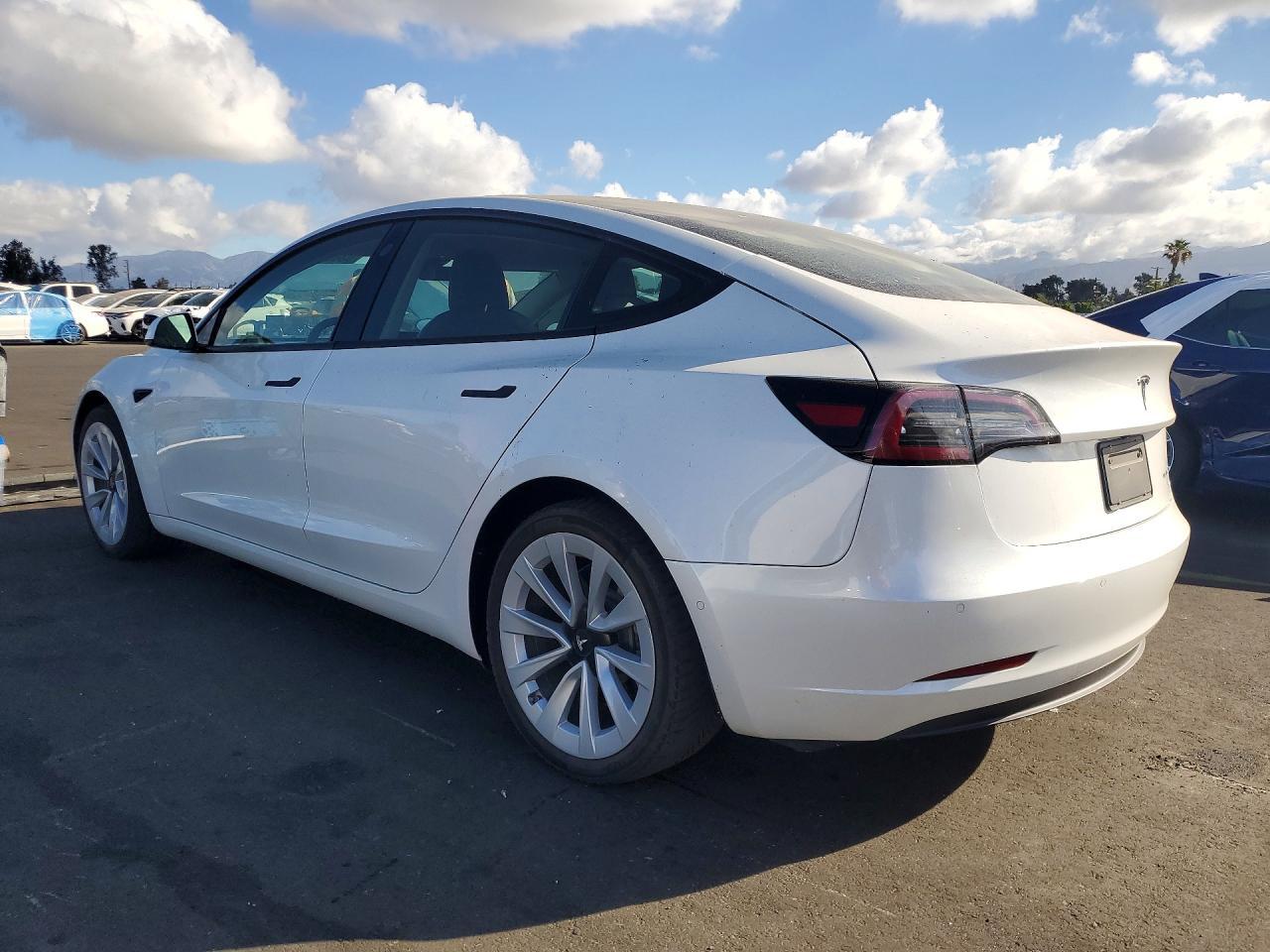 2022 Tesla Model 3 - Фото 2