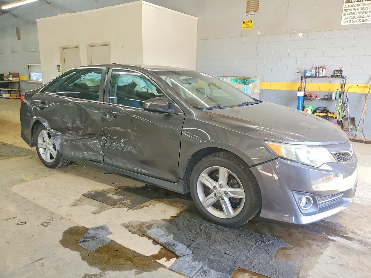 2014 Toyota Camry Se - Image 4