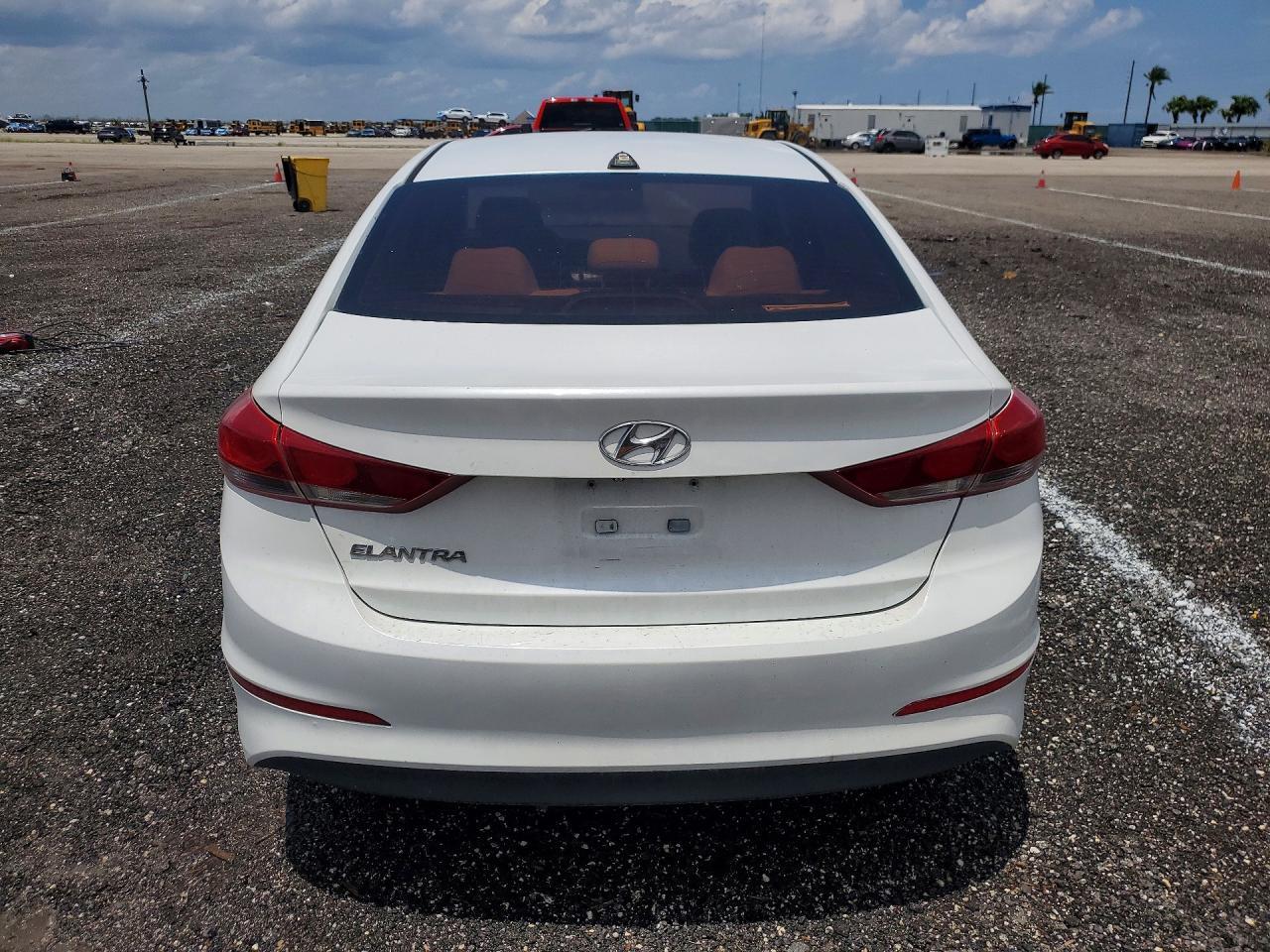 2017 Hyundai Elantra Se - Фото 6