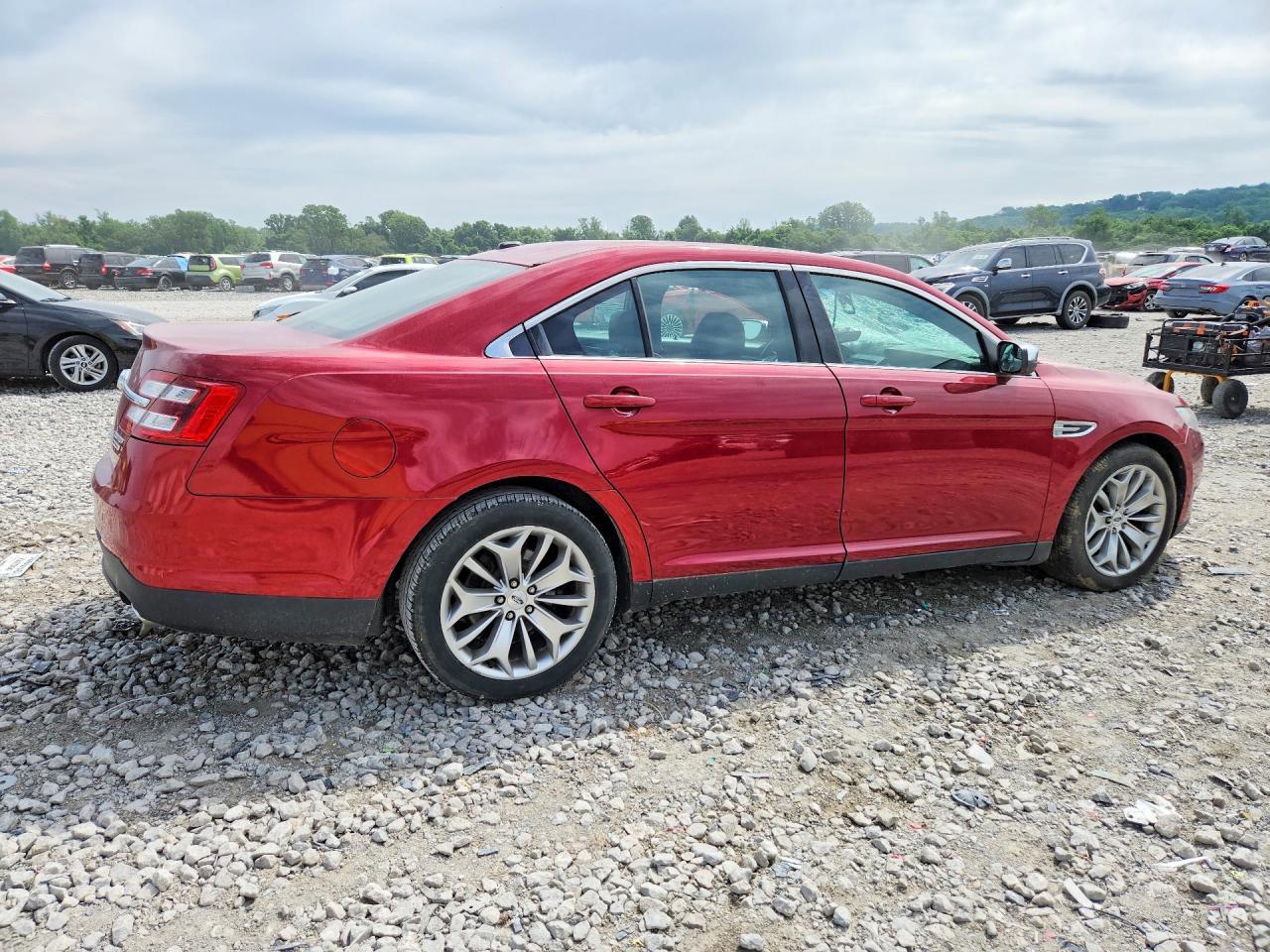 2016 Ford Taurus Limited - Image 3