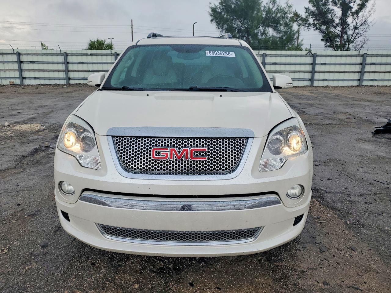 2011 GMC Acadia Denali - Image 5