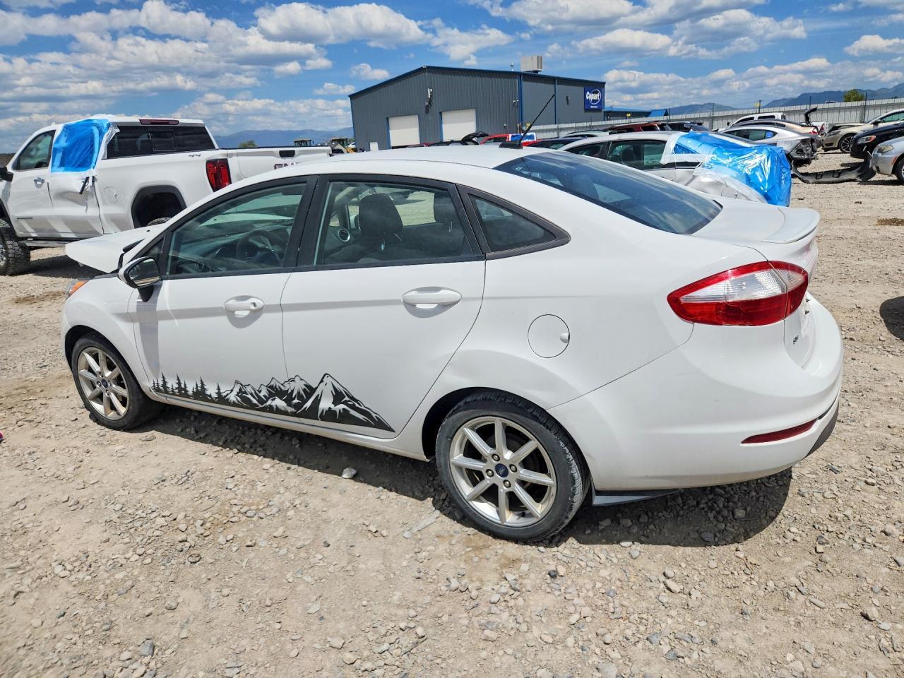 2019 Ford Fiesta Se - Image 2